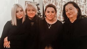 Oana Roman, apel către fani după ce mama ei a ajuns în spital! Vedeta este dezamăgită de rudele ei, care au lăsat-o singură: „E nevoie de rugăciune”